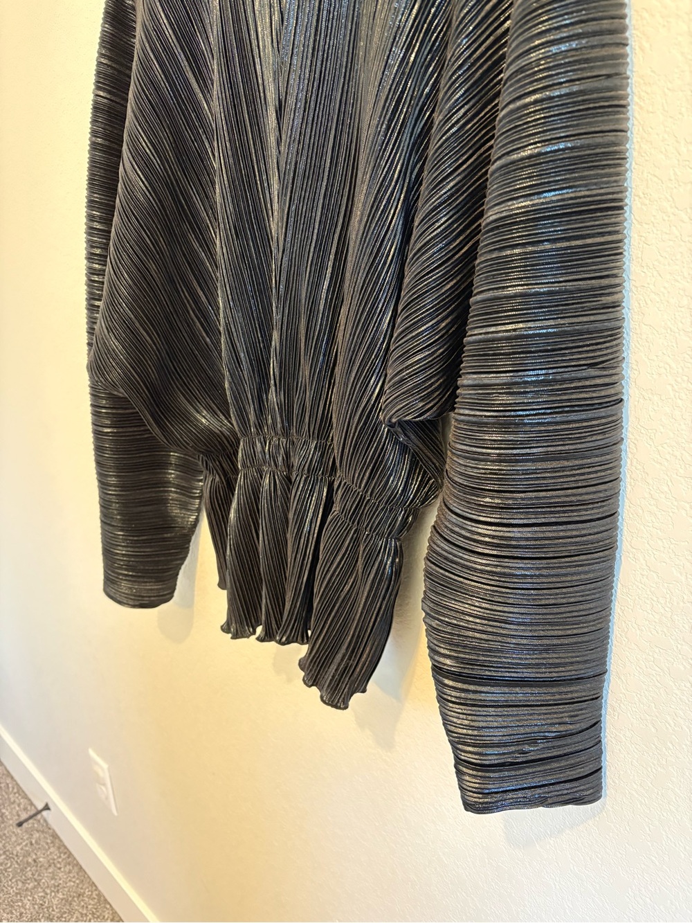 Good American Metallic Plissé Peplum Top Black Silver Pleated Blouse Size 3/4 - Picture 15 of 15